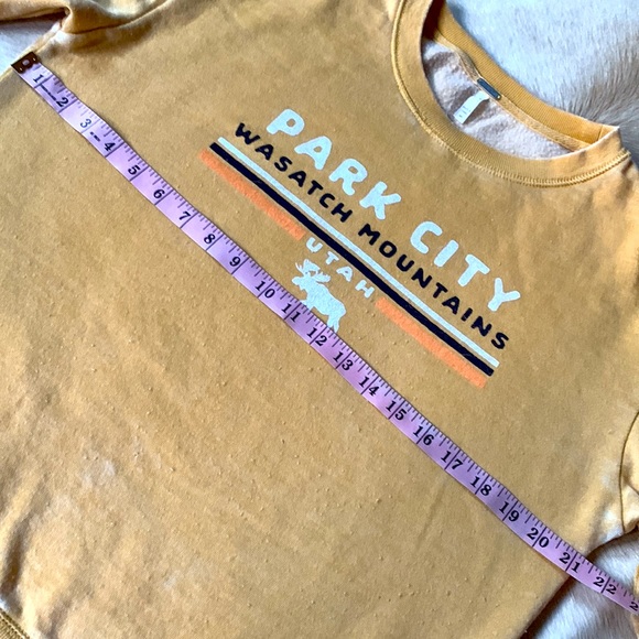PARK CITY Wasatch Mountains UTAH Mustard Yellow Pullover DISTRESSED Sweatshirt - Picture 10 of 13